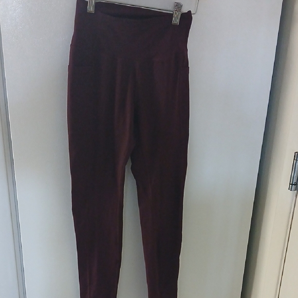ETHOS Pants - Chic Burgundy High-Rise Leggings
